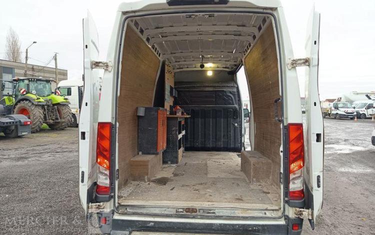 IVECO DAILY VI 35S16 2,3 D 16 V HI-MATIC 156 CV- DIESEL – 100844 KMS – ANNEE 2019 BLANC FM-926-QY