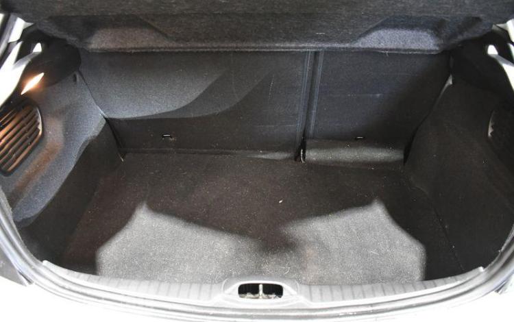 PEUGEOT 208 1,6 BLUE HDI 100 BUSINESS START/STOP BLANC FP-381-PK