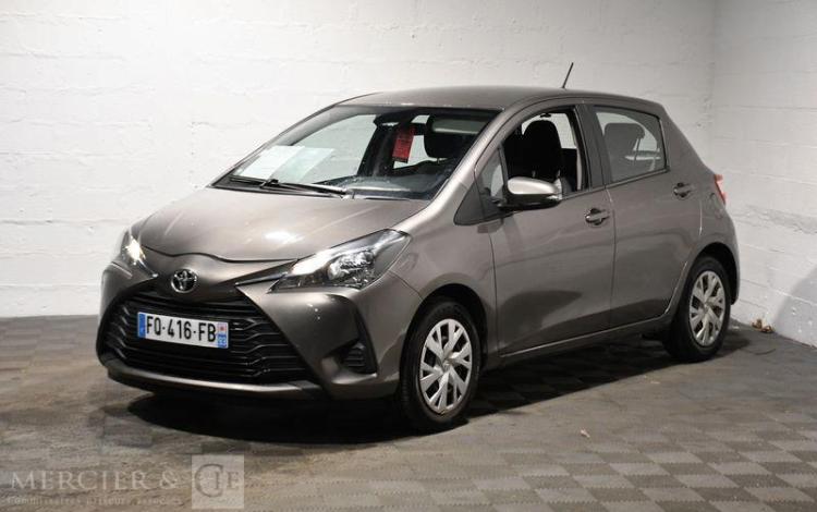 TOYOTA YARIS GRIS FQ-416-FB