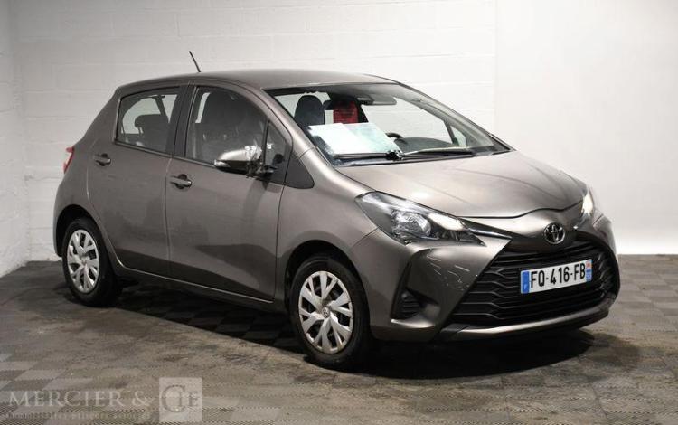 TOYOTA YARIS GRIS FQ-416-FB