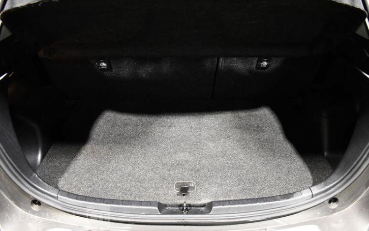 TOYOTA YARIS GRIS FQ-416-FB