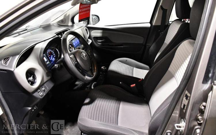 TOYOTA YARIS GRIS FQ-416-FB