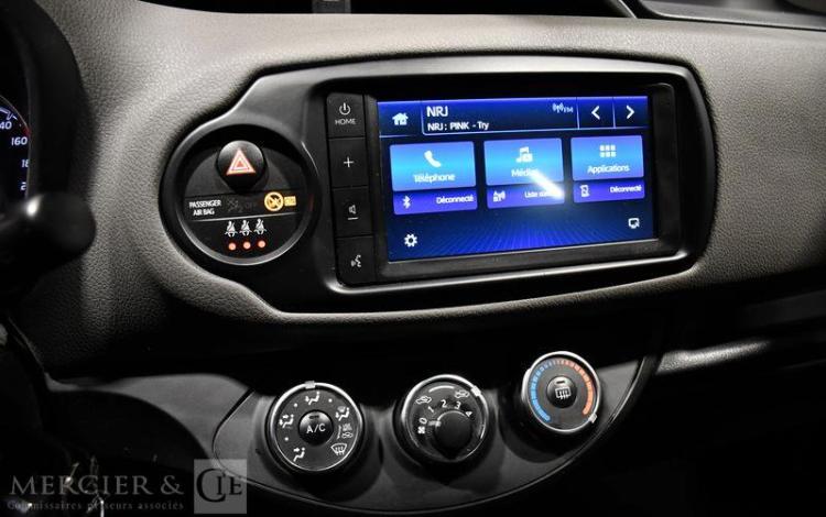 TOYOTA YARIS GRIS FQ-416-FB