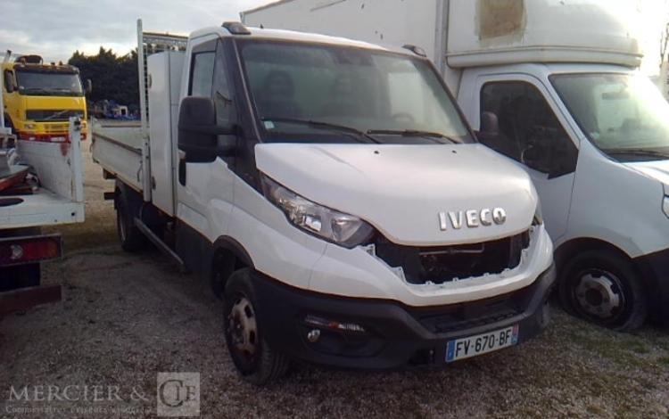 IVECO 35-160 BENNE SIMPLE CABINE COFFRE BLANC FV-670-BF