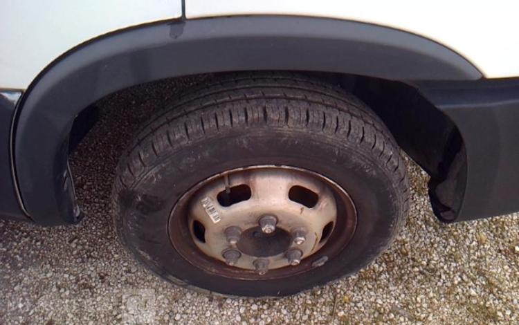 IVECO 35-160 BENNE SIMPLE CABINE COFFRE BLANC FV-670-BF