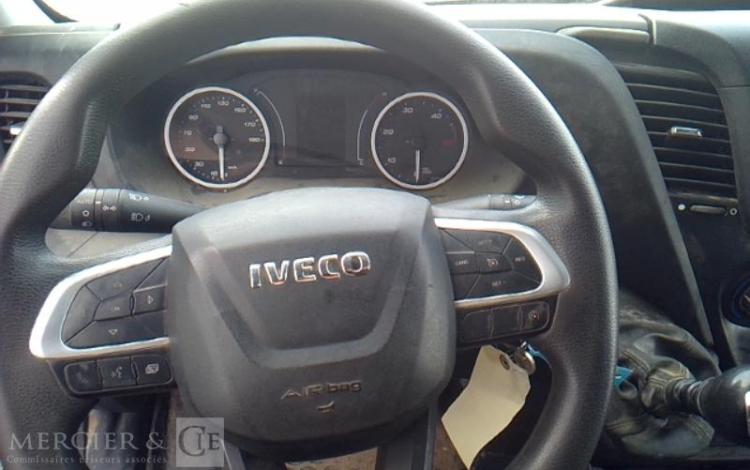 IVECO 35-160 BENNE SIMPLE CABINE COFFRE BLANC FV-670-BF