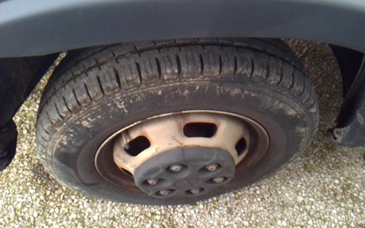 IVECO 35-160 BENNE SIMPLE CABINE COFFRE BLANC FV-670-BF