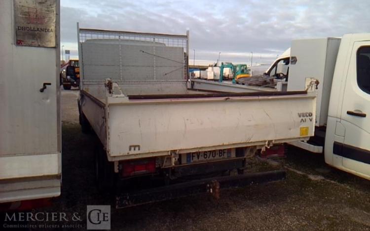 IVECO 35-160 BENNE SIMPLE CABINE COFFRE BLANC FV-670-BF