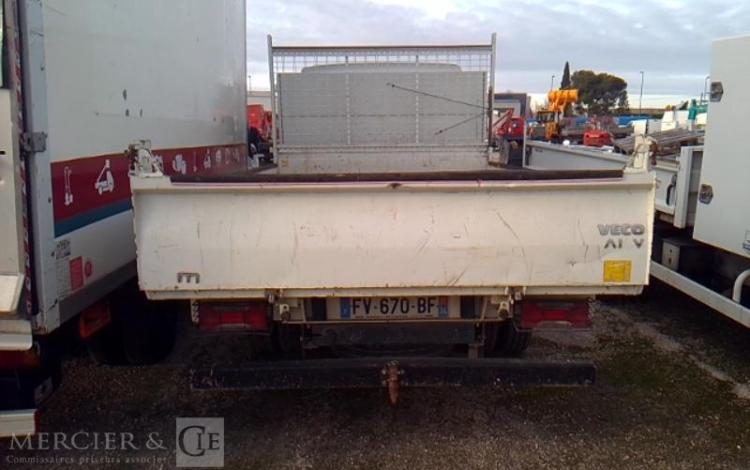 IVECO 35-160 BENNE SIMPLE CABINE COFFRE BLANC FV-670-BF