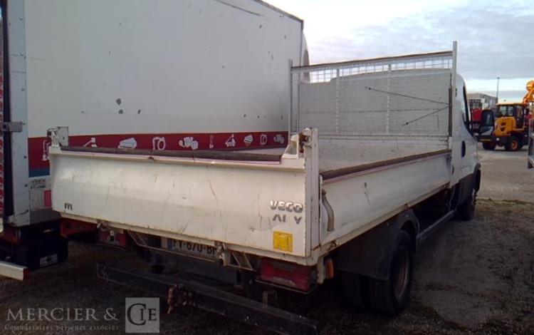 IVECO 35-160 BENNE SIMPLE CABINE COFFRE BLANC FV-670-BF