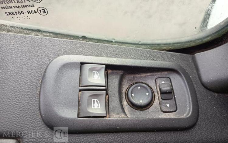 RENAULT MASTER BENNE AVEC COFFRE ACIER DIESEL  FY-381-VM