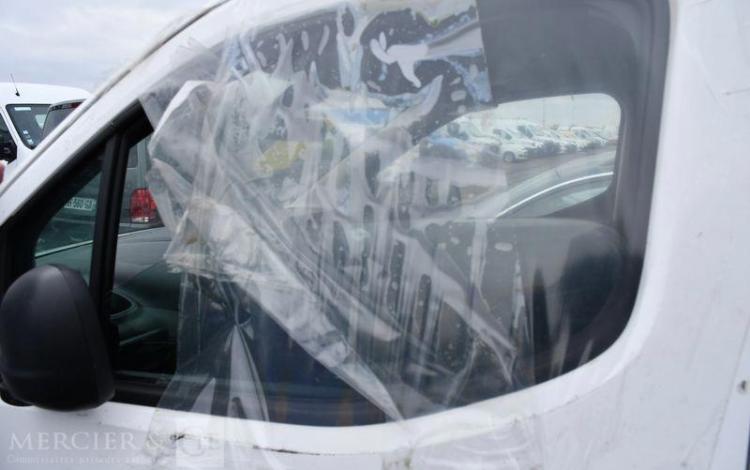 CITROEN BERLINGO VAN BLUEHDI 130CH S&S EAT8
 BLANC GA-291-BK