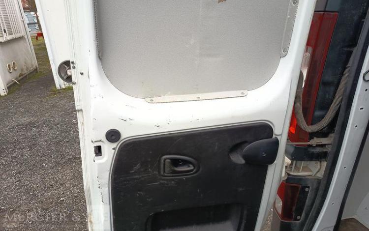 RENAULT TRAFIC GCF L1H1 1200 DCI 120 BLANC GA-950-XR