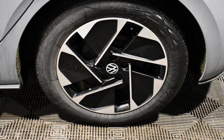 VOLKSWAGEN ID3 GRIS GB-785-NA