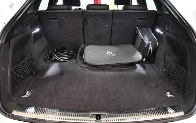 AUDI Q5 SB BLANC GD-421-BV