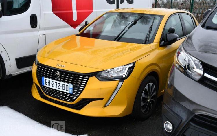PEUGEOT 208 A,E ACTIVE BLUEHDI  GH-272-BD