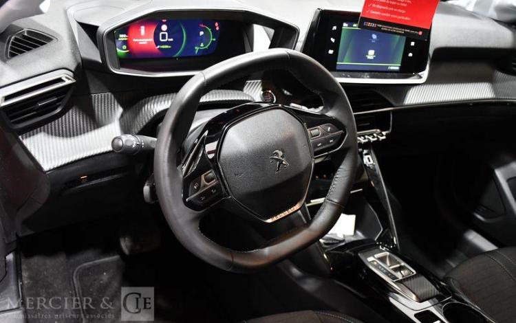 PEUGEOT 208 ALLURE PACK PURE TECH 100 ROUGE GK-068-EY