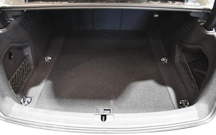 AUDI A4 BERMINE FL B9 30 TDI 2,0 136CH BLANC GM-376-YG