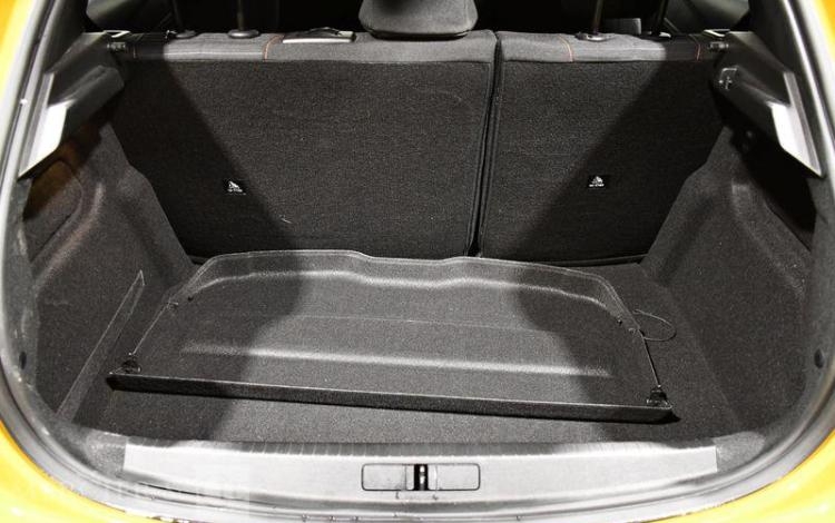 PEUGEOT 208 ACTIVE PACK BLUEHDI 100 S&S JAUNE GM-840-ZM