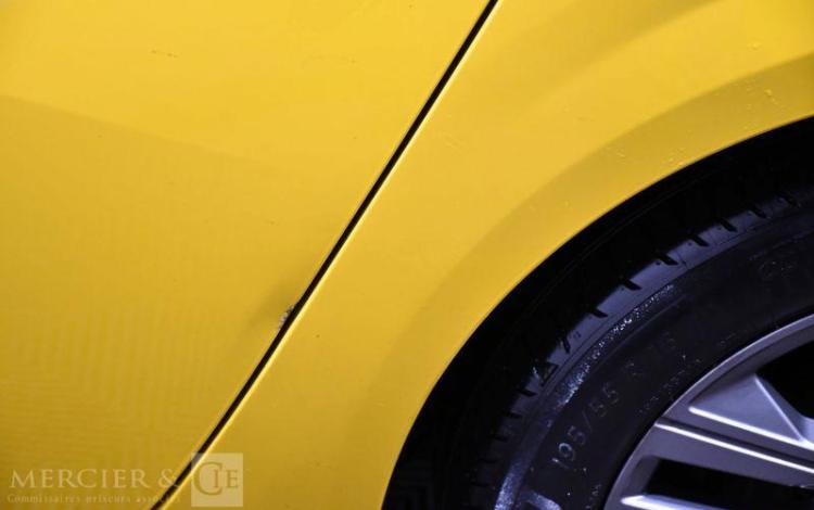 PEUGEOT 208 ACTIVE PACK BLUEHDI 100 S&S JAUNE GM-840-ZM