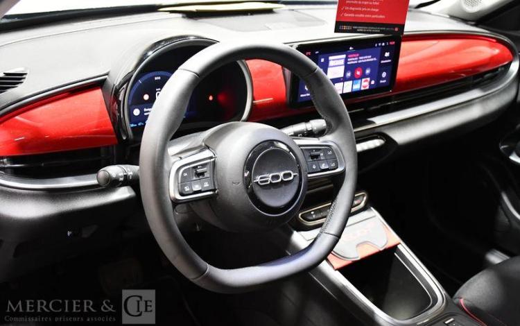 FIAT 600 ELECTRIQUE 54 kwh RED NOIR GX-052-JW