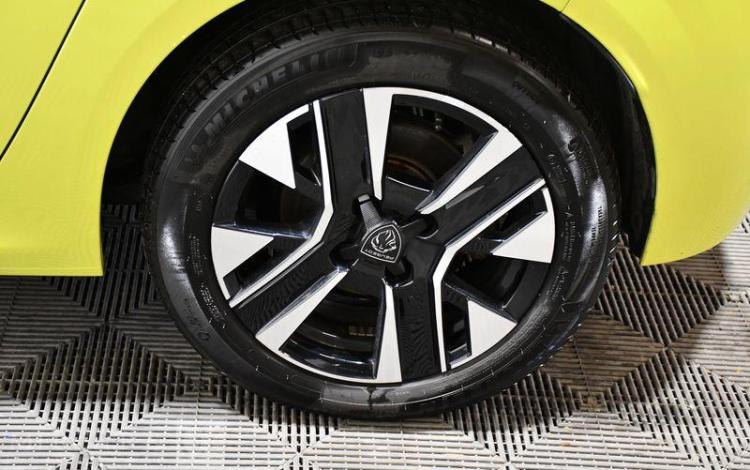 DS e-208 ALLURE VERT GZ-393-AD