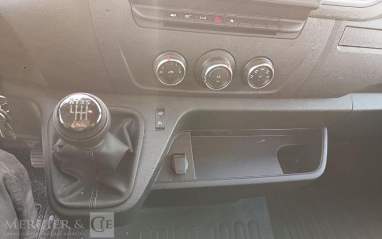 NISSAN INTERSTAR 2.3 DCI 150CV EQUIPE FOOD TRUCK AVEC EQUIPEMENTS DE CUISINE  HB-656-XM