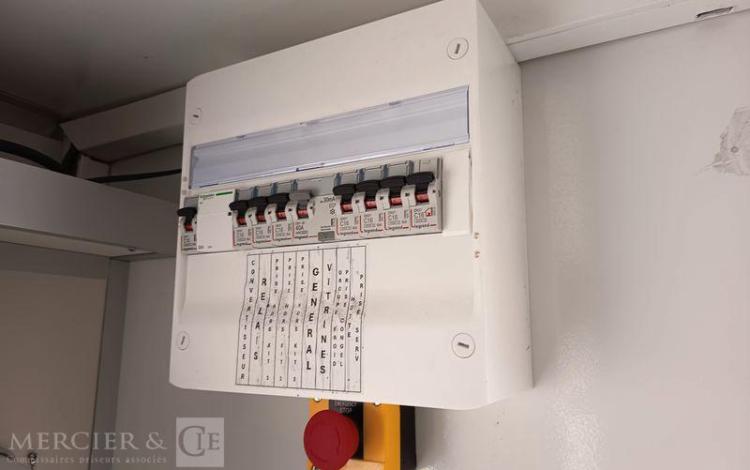 NISSAN INTERSTAR 2.3 DCI 150CV EQUIPE FOOD TRUCK AVEC EQUIPEMENTS DE CUISINE  HB-656-XM