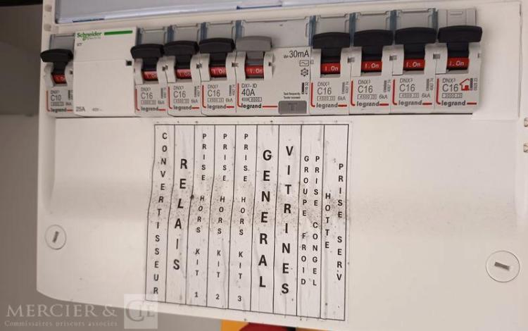 NISSAN INTERSTAR 2.3 DCI 150CV EQUIPE FOOD TRUCK AVEC EQUIPEMENTS DE CUISINE  HB-656-XM