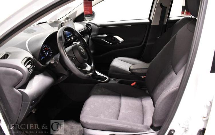 TOYOTA YARIS BLANC HB-719-LD
