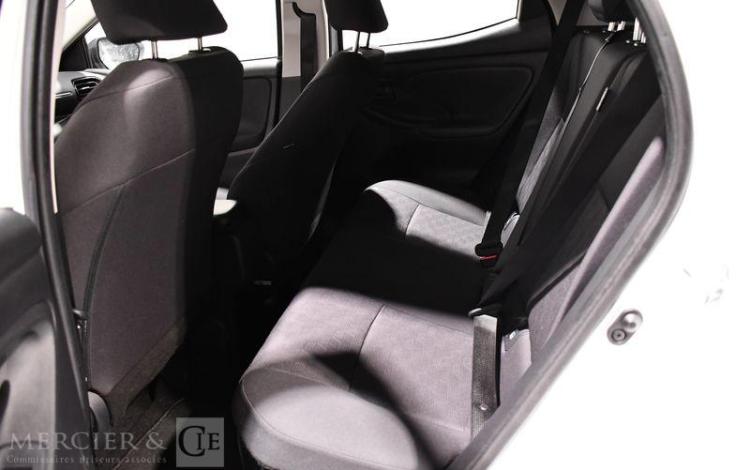 TOYOTA YARIS BLANC HB-719-LD