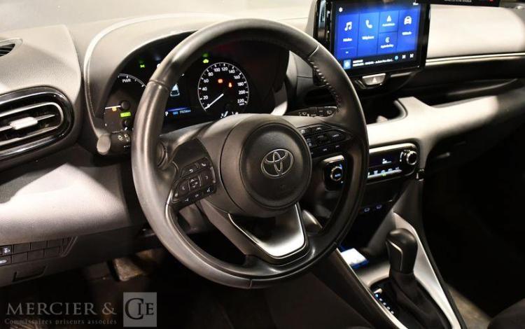 TOYOTA YARIS BLANC HB-719-LD