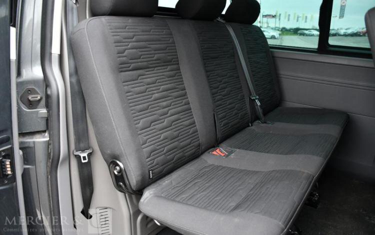 VOLKSWAGEN TRANSPORTER CARAVELLE CAB APPROF GRIS HH-560-GA