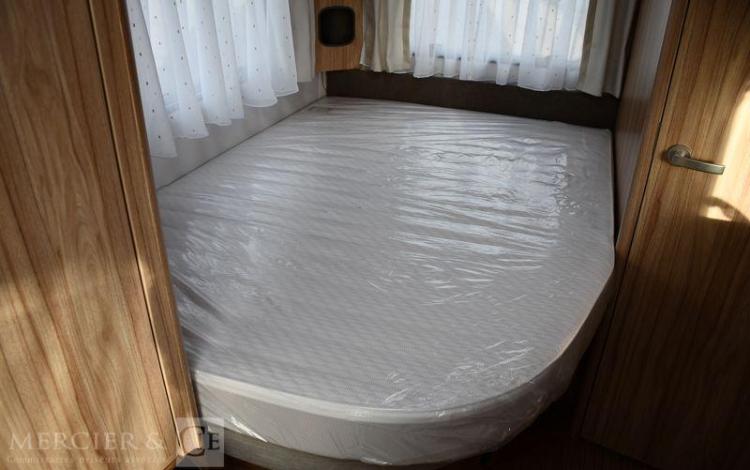 ERIBA CARAVANE CONFORT LIT PERMANENT ERIBA NOVA LIGHT 4 PLACES BLANC 366 391