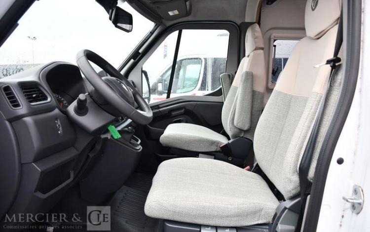 FONT VENDOME CAMPING CAR MASTER VAN XS 135ch 45e ANN+PACK LOISIRS PREMIUM PACK LUXE BLANC 73020
