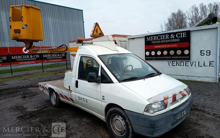 FIAT SCUDO 1,9 D 70CV AVEC NACELLE FRANCE ELEVATEUR TOPY 8 – 2394 HEURES BLANC 904ALF59