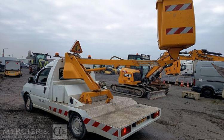 FIAT SCUDO 1,9 D 70CV AVEC NACELLE FRANCE ELEVATEUR TOPY 8 – 2394 HEURES BLANC 904ALF59