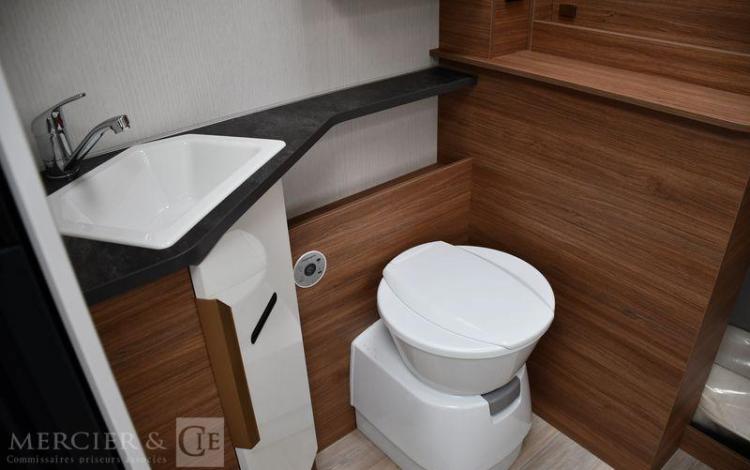 PILOTE CAMPING CAR PROFILE P696D EVIDENCE 2.2 HDI 140ch BLANC 93702