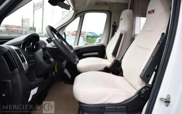 PILOTE CAMPING CAR PROFILE P696D EVIDENCE 2.2 HDI 140ch BLANC 93702