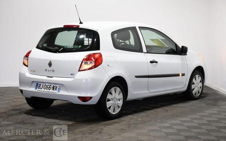RENAULT CLIO III SOCIETE 1.5 DCI 75 AIR BLANC BJ-066-NX