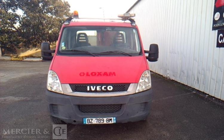 IVECO 35S11 NACELLE SUR VL 17M 4598H ROUGE BZ-789-BM
