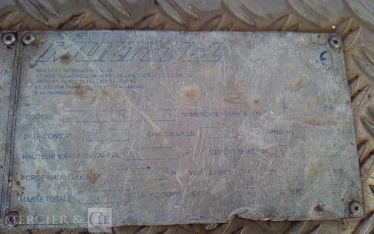 IVECO 35S11 NACELLE SUR VL 17M 4598H ROUGE BZ-789-BM