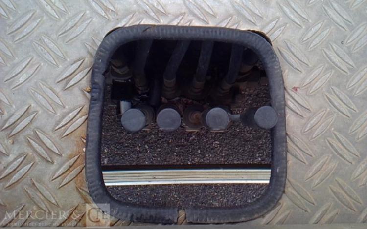 IVECO 35S11 NACELLE SUR VL 17M 4598H ROUGE BZ-789-BM