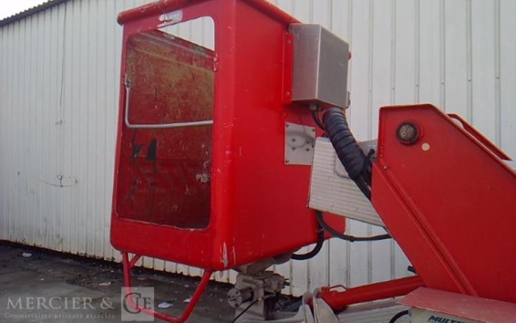 IVECO 35S11 NACELLE SUR VL 17M 4598H ROUGE BZ-789-BM