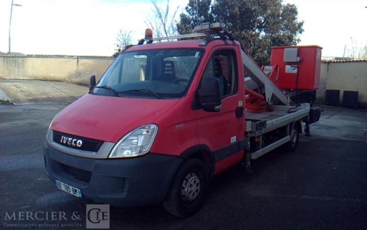 IVECO 35S11 NACELLE SUR VL 17M 4598H ROUGE BZ-789-BM