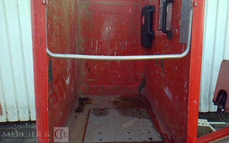 IVECO 35S11 NACELLE SUR VL 17M 4598H ROUGE BZ-789-BM