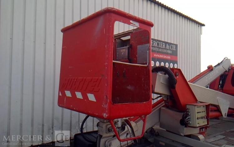 IVECO 35S11 NACELLE SUR VL 17M 4598H ROUGE BZ-789-BM