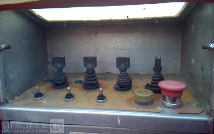 IVECO 35S11 NACELLE SUR VL 17M 4598H ROUGE BZ-789-BM