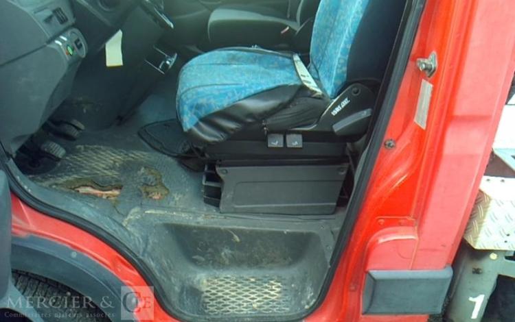 IVECO 35S11 NACELLE SUR VL 17M 4598H ROUGE BZ-789-BM