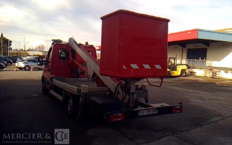 IVECO 35S11 NACELLE SUR VL 17M 4598H ROUGE BZ-789-BM